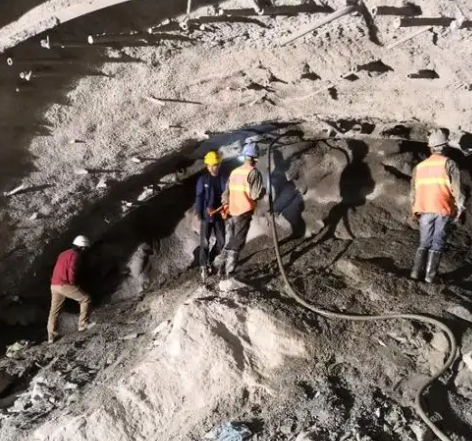 满城拱顶带模注浆料的施工流程及注意事项